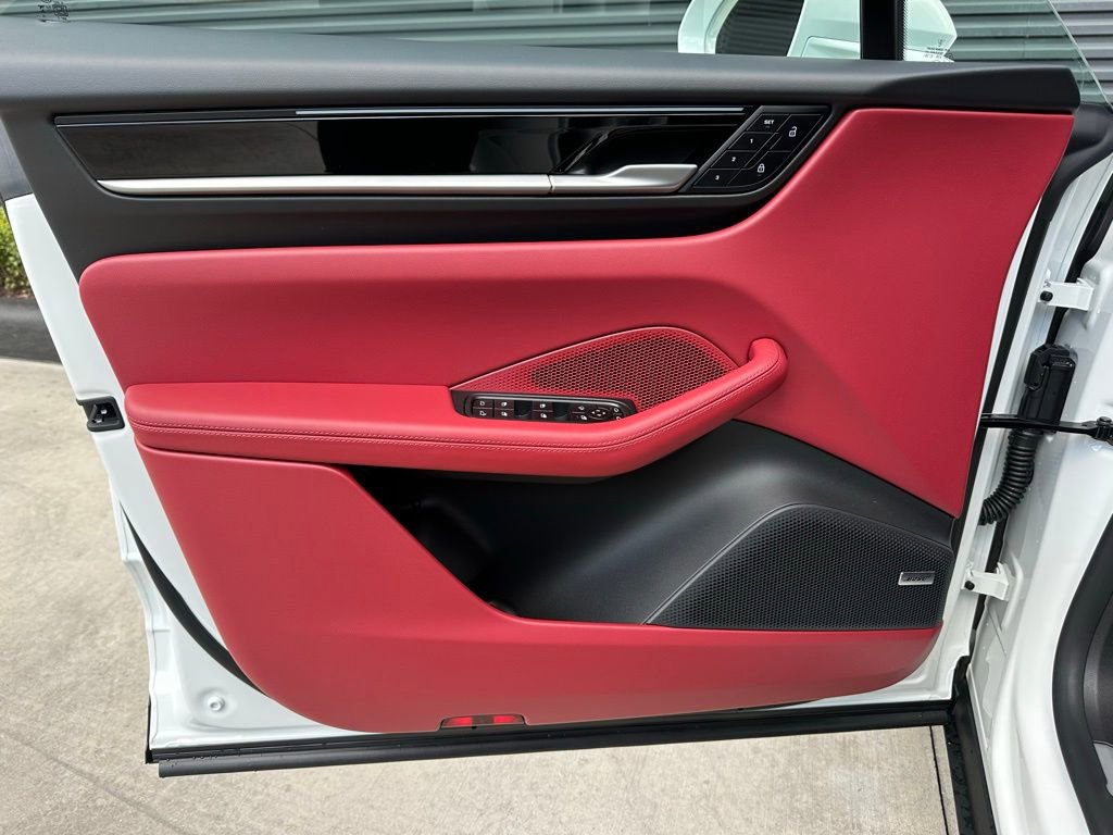 Used 2026 Porsche Macan 4S Electric image 19