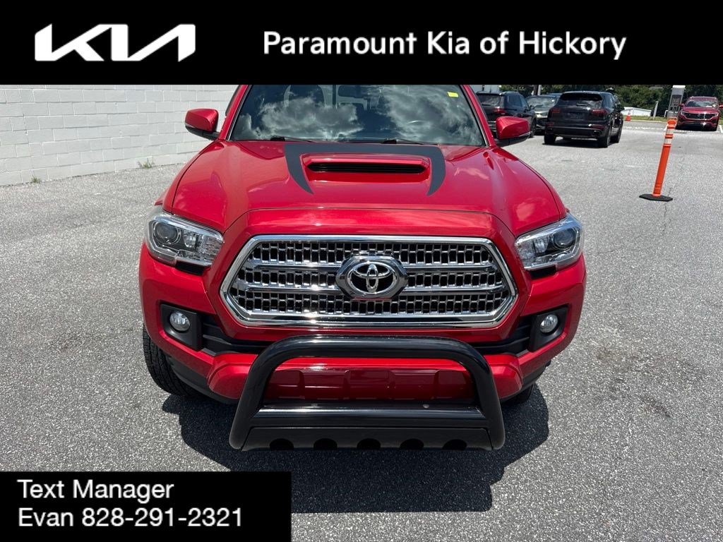 Used 2016 Toyota Tacoma TRD Sport w/ Towing Package AWD/4WD image 2