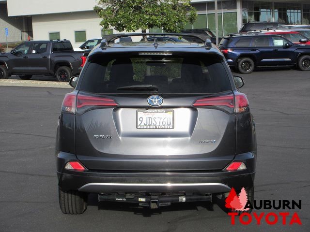 Used 2018 Toyota RAV4 LE image 5