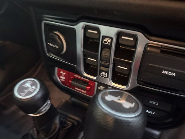 Used 2024 Jeep Wrangler Unlimited AWD/4WD image 12