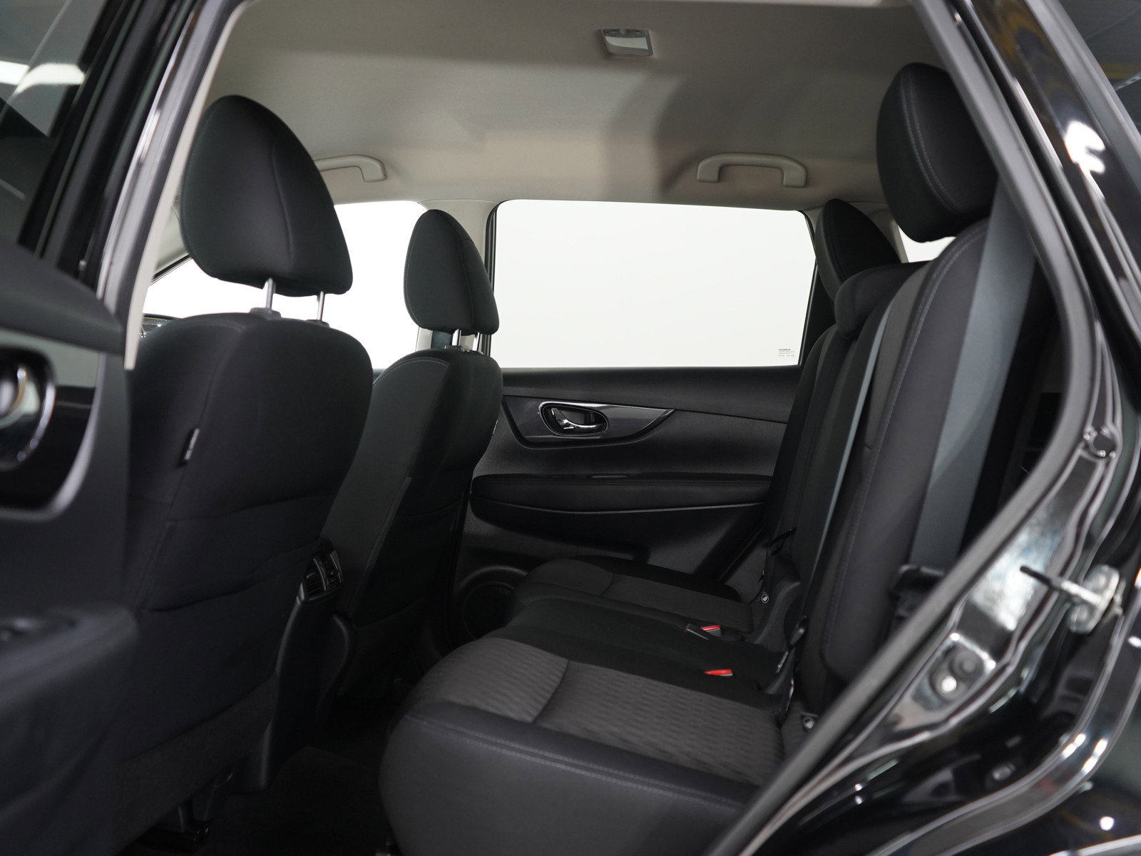 Used 2018 Nissan Rogue S FWD image 17