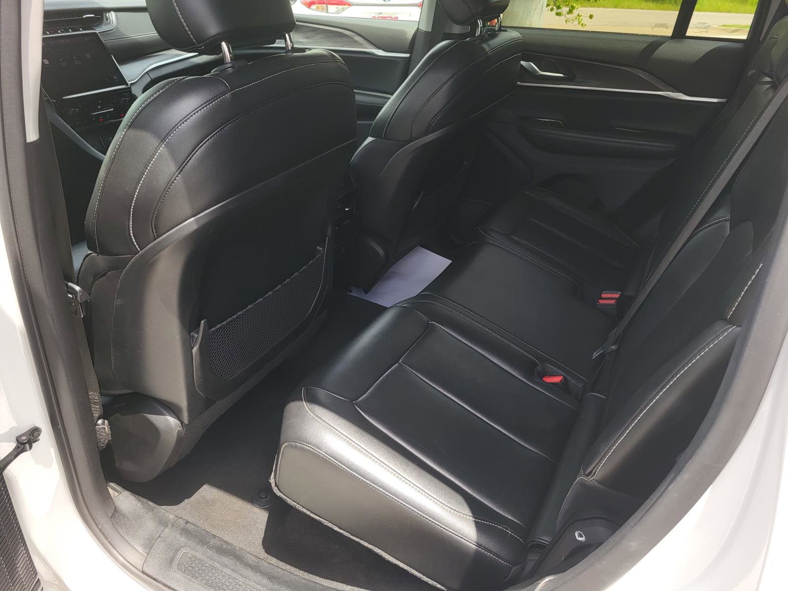 Used 2023 Jeep Grand Cherokee Limited image 30