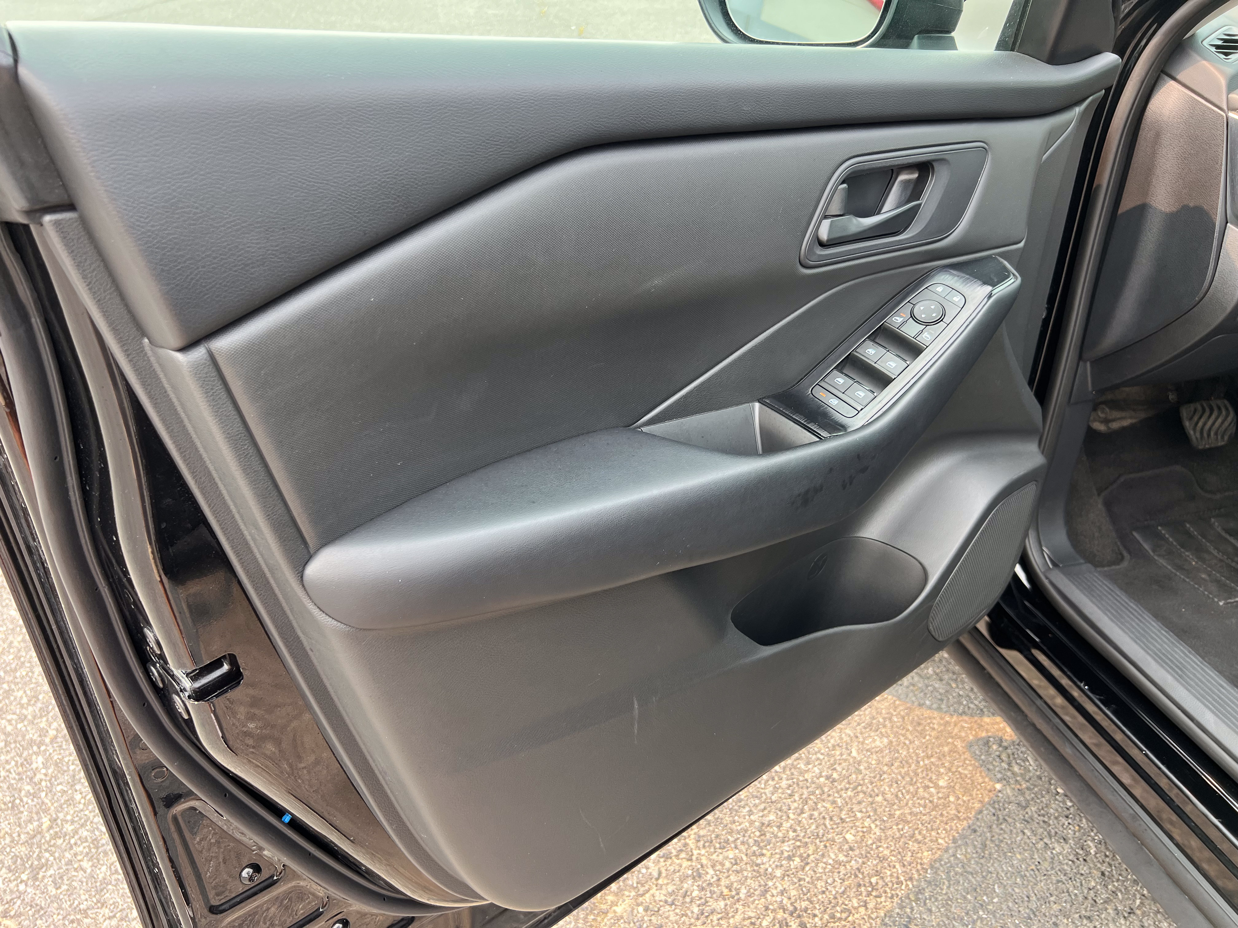 Used 2024 Nissan Rogue S AWD/4WD image 12