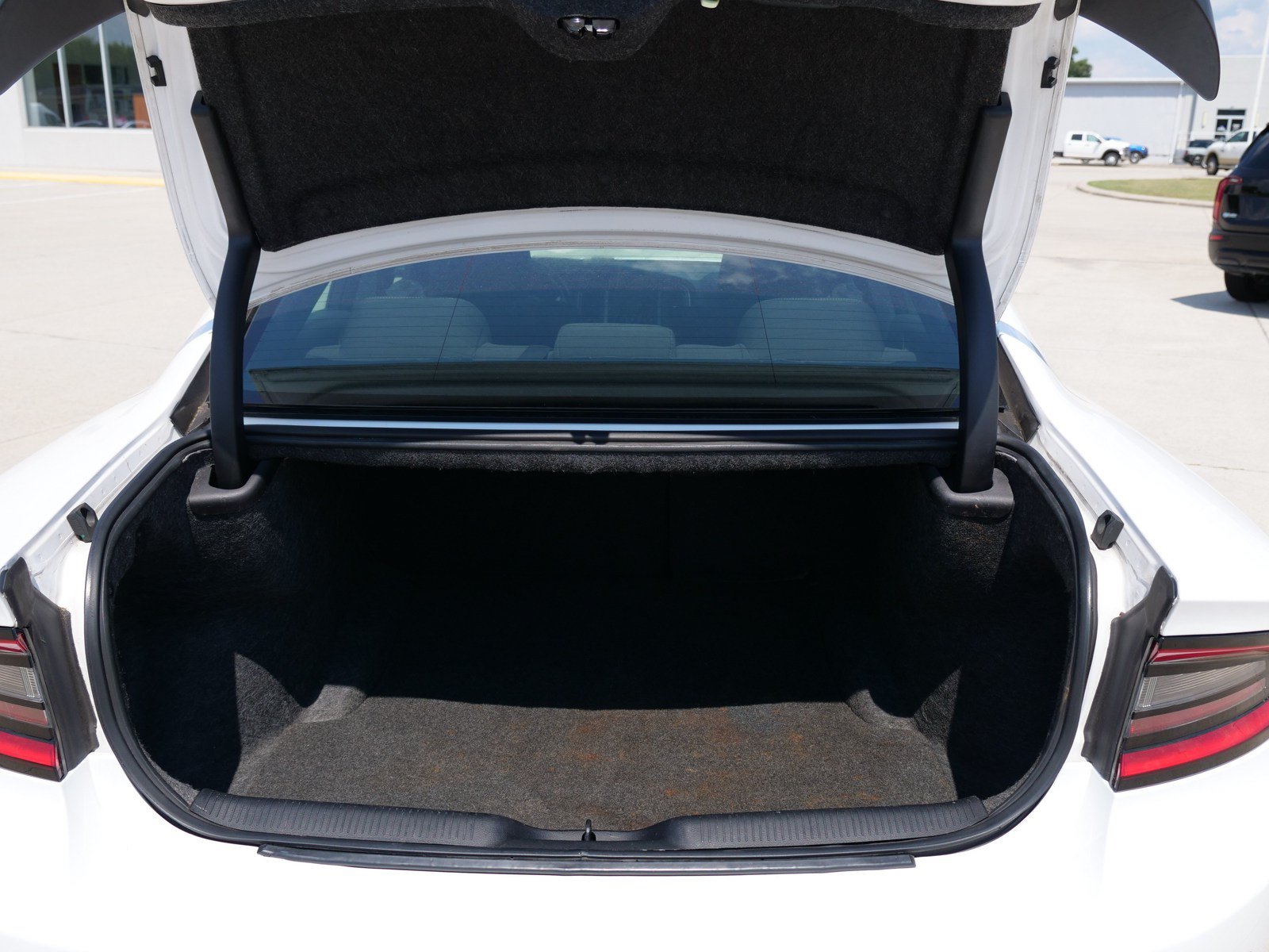 Used 2020 Dodge Charger SXT w/ Blacktop Package RWD image 12