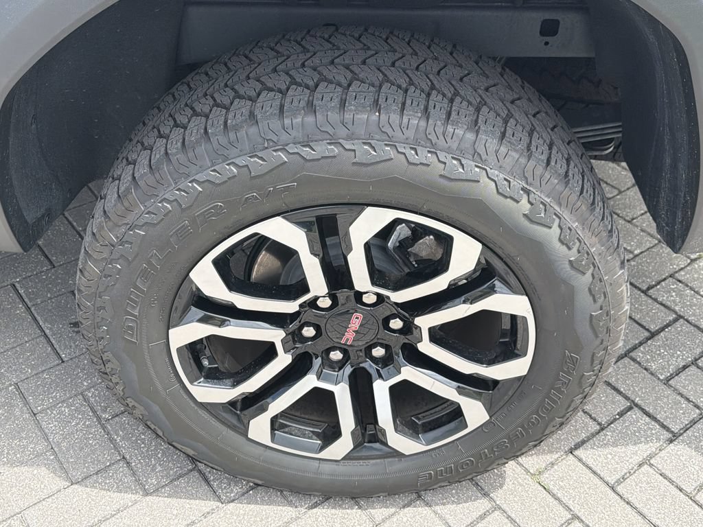 Certified 2025 GMC Canyon AT4 w/ Nightfall Edition AWD/4WD image 37