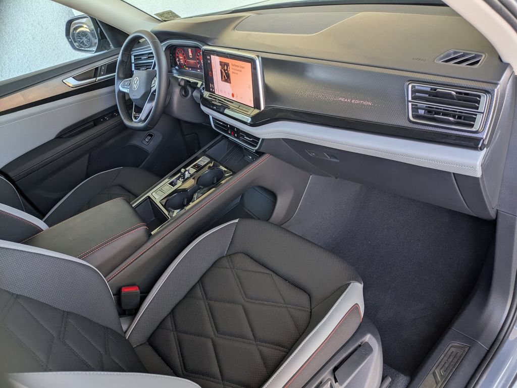 Used 2025 Volkswagen Atlas Peak Edition SE AWD/4WD image 10