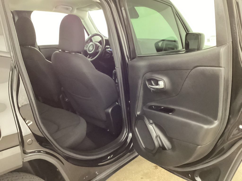 Used 2022 Jeep Renegade Latitude AWD/4WD image 21