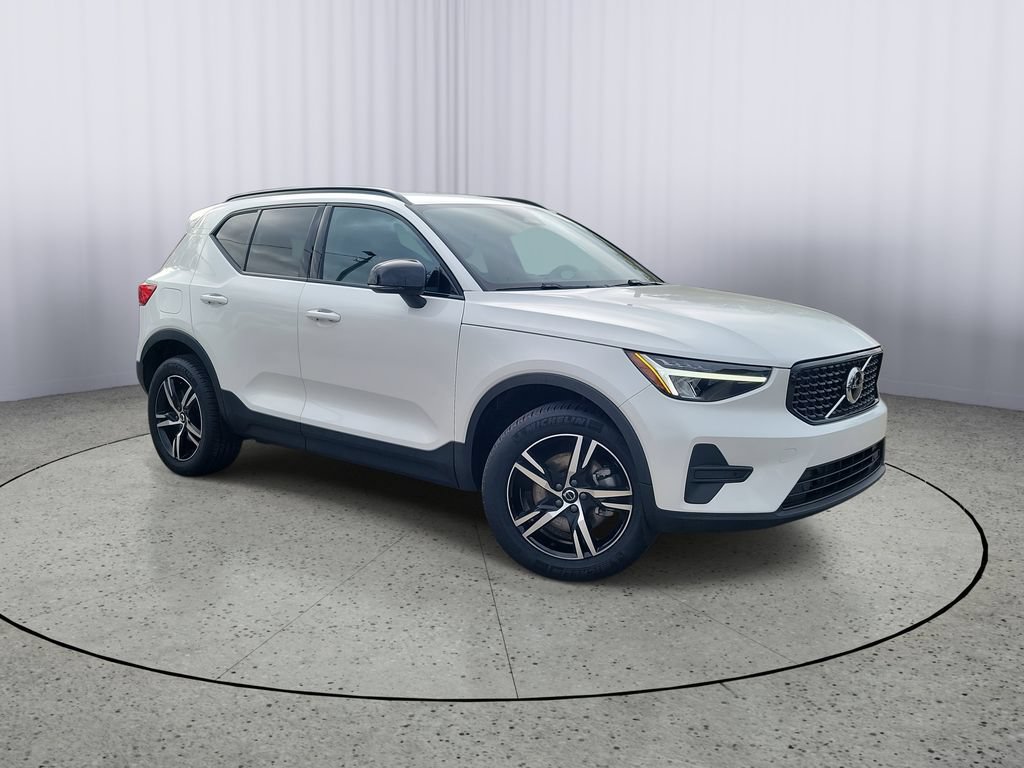 New 2026 Volvo XC40 B5 Core AWD/4WD image 1