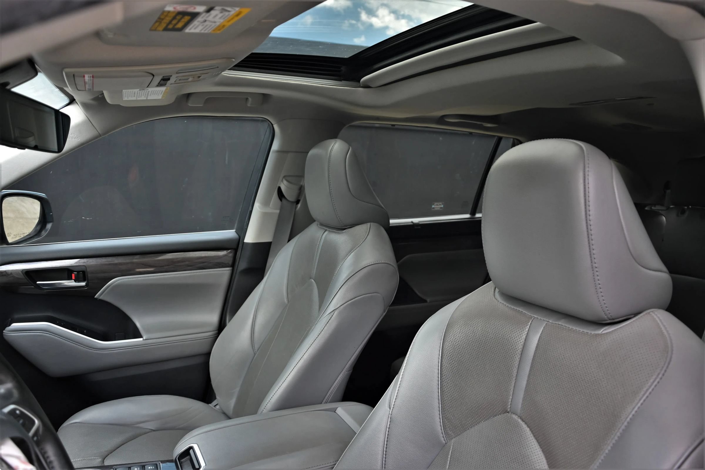 Used 2023 Toyota Highlander Limited FWD image 10