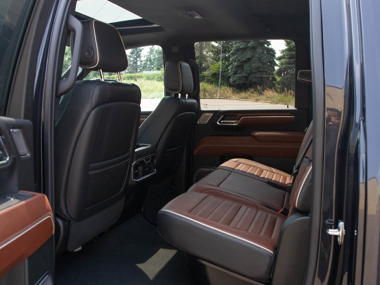 Used 2024 GMC Sierra 3500 Denali Ultimate AWD/4WD image 19