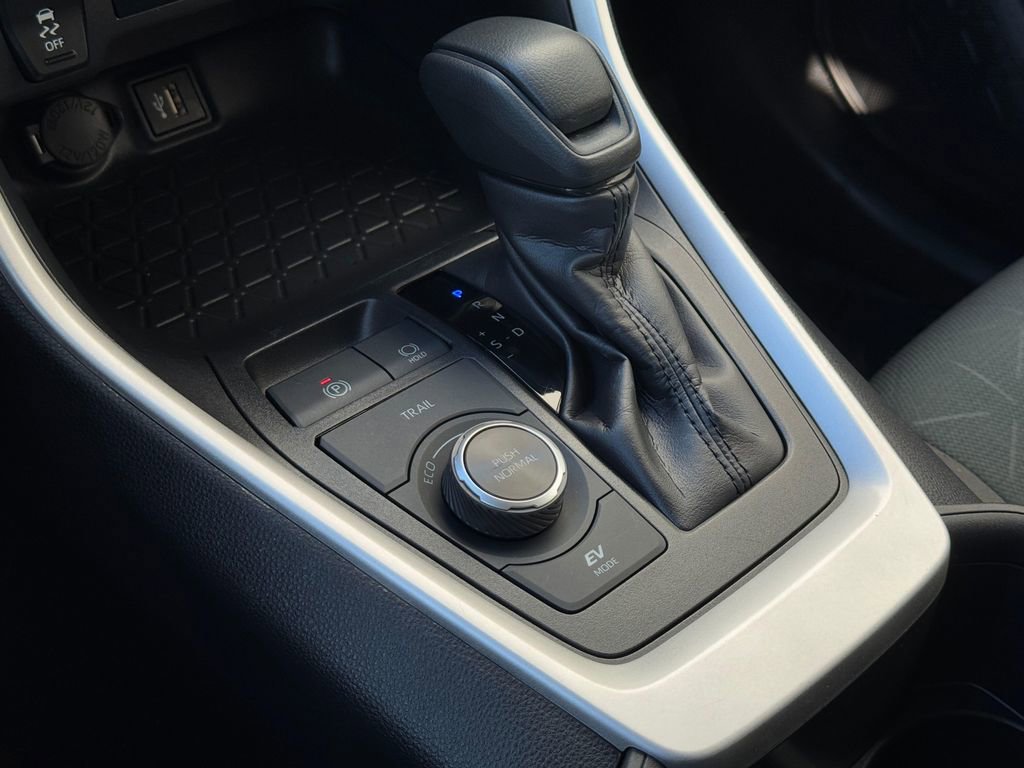 Certified 2025 Toyota RAV4 XLE image 21