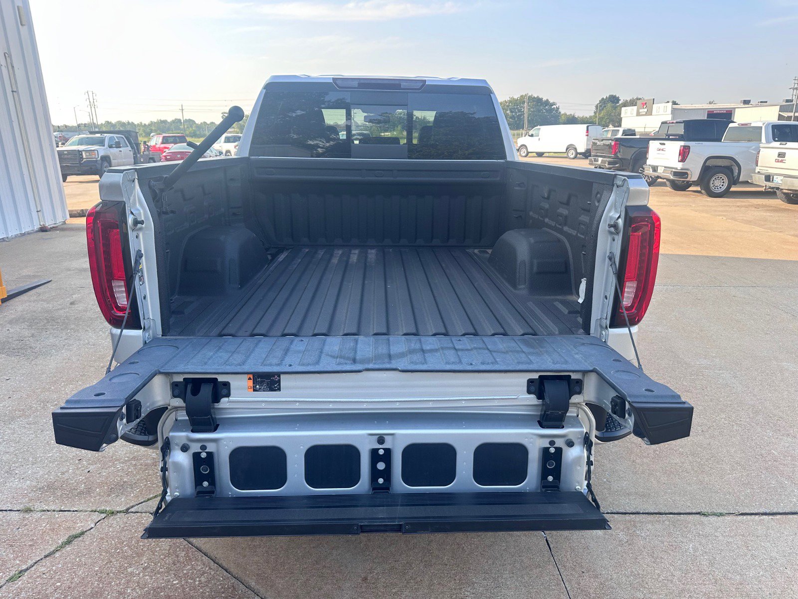 Used 2021 GMC Sierra 1500 SLT image 24