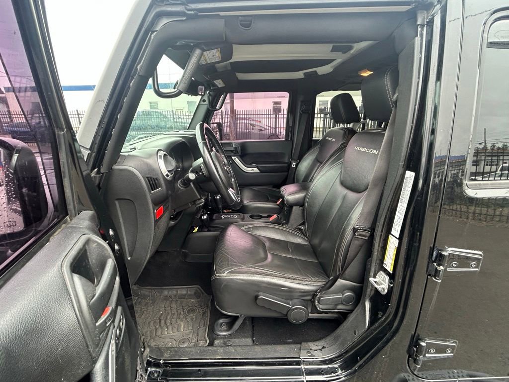 Used 2015 Jeep Wrangler Unlimited Rubicon AWD/4WD image 12