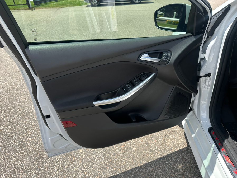 Used 2018 Ford Focus ST FWD image 9