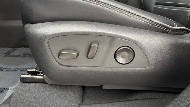Used 2025 GMC Sierra EV Denali AWD/4WD image 16