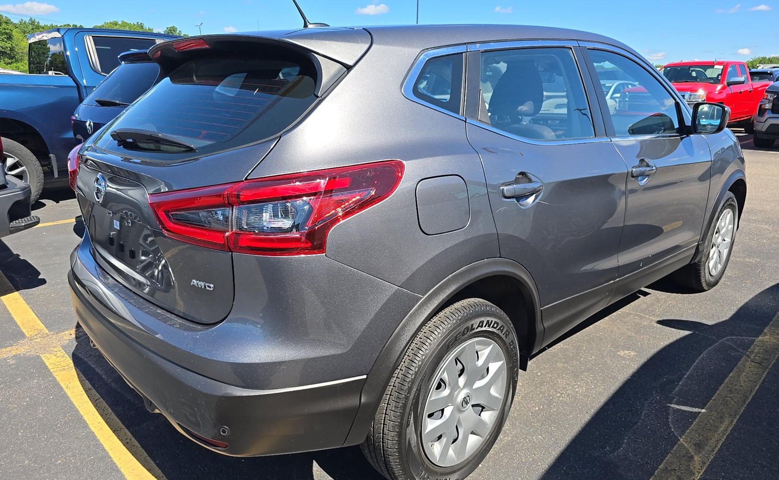Used 2020 Nissan Rogue Sport S AWD/4WD image 3