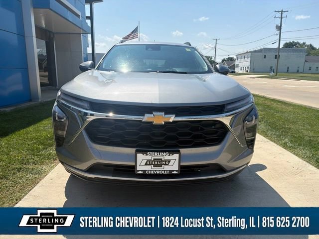 Used 2025 Chevrolet Trax LT FWD image 8