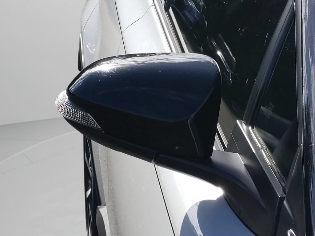 Used 2019 Toyota C-HR Limited FWD image 12