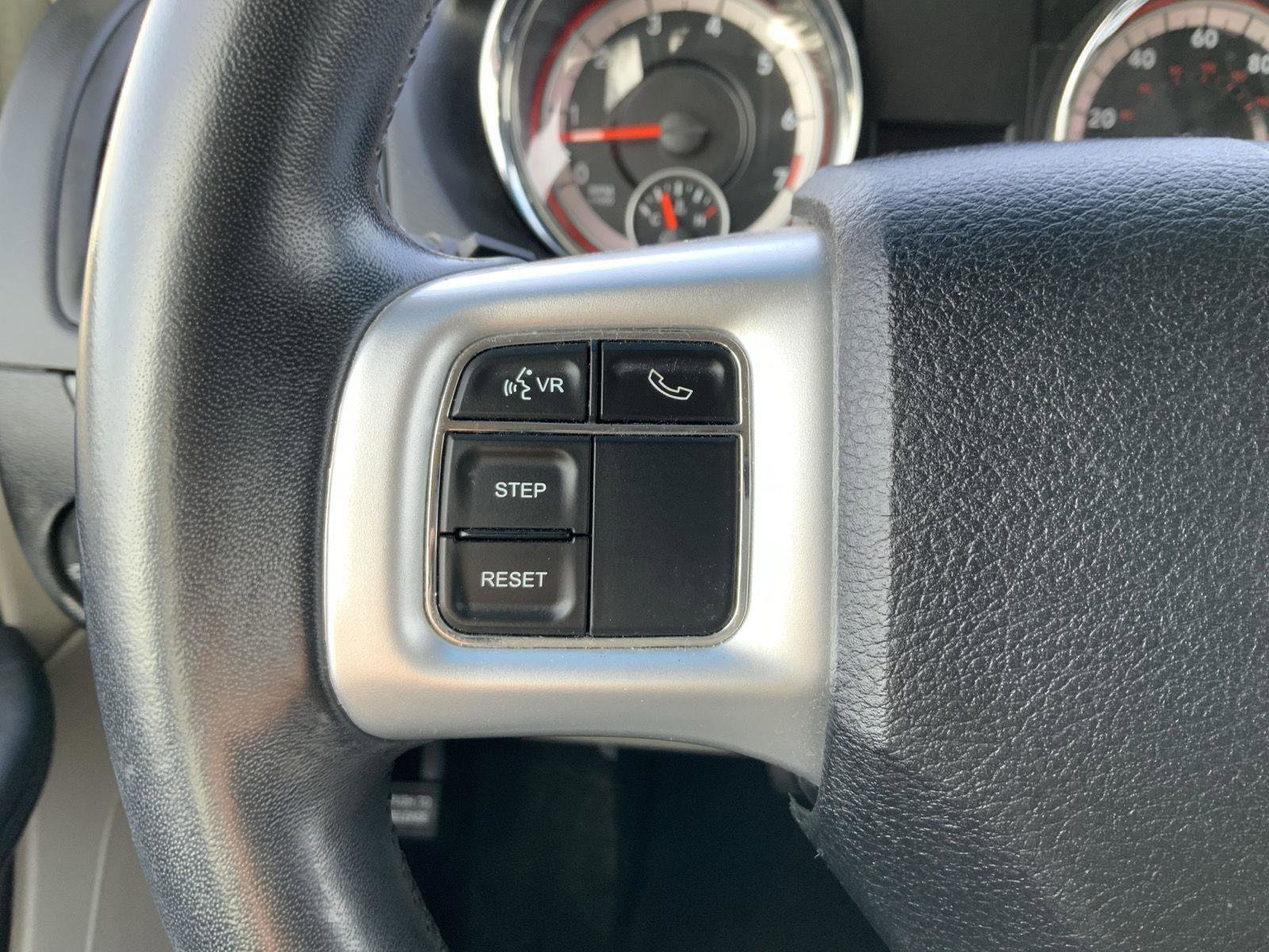 Used 2015 Dodge Grand Caravan American Value Package w/ UConnect Hands-Free Group image 27