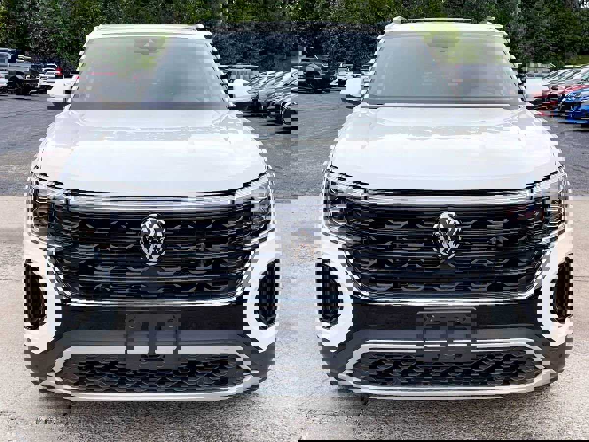 Used 2024 Volkswagen Atlas Cross Sport SE w/ Panoramic Sunroof Package image 7