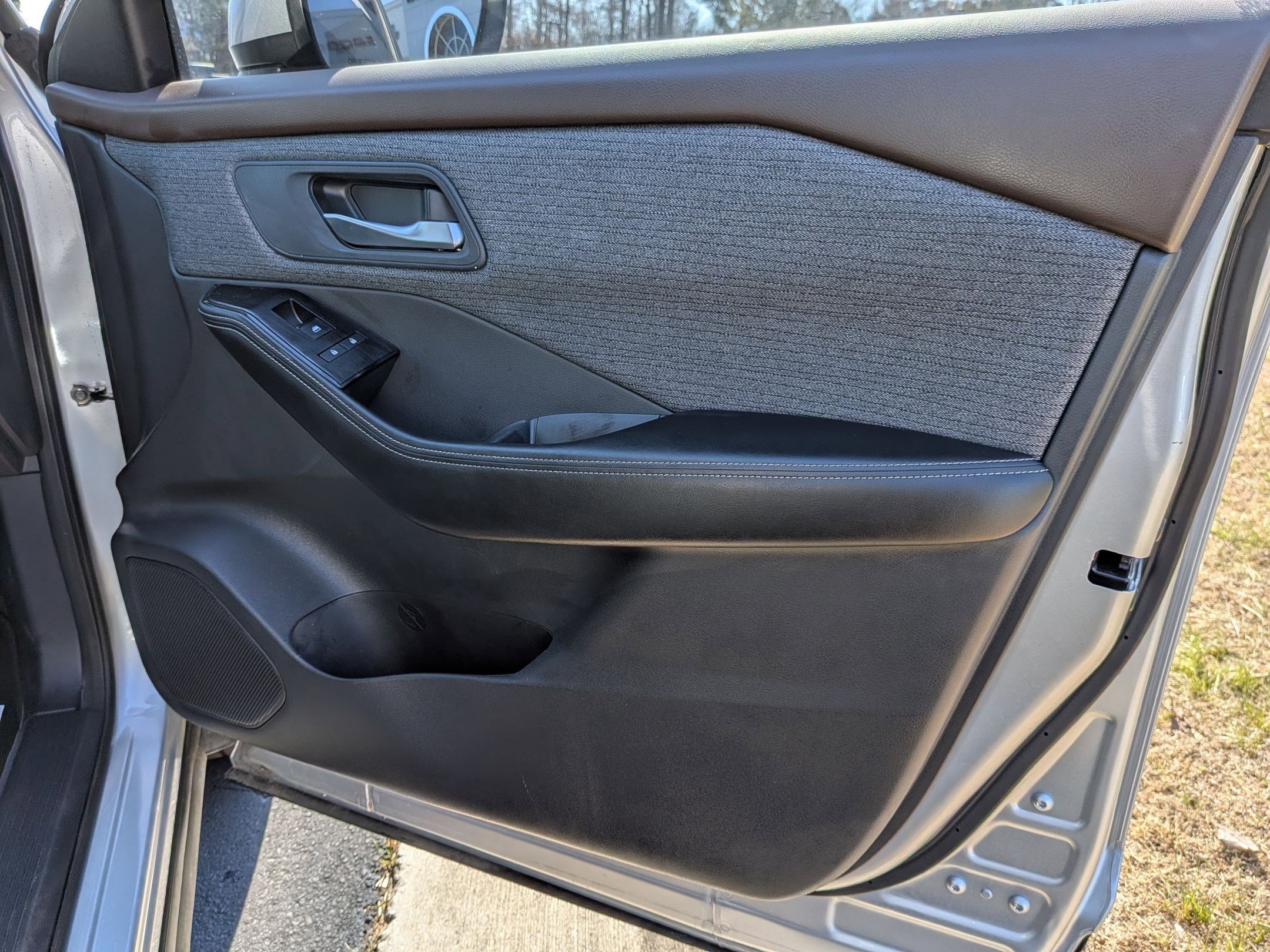 Used 2022 Nissan Rogue SV image 22