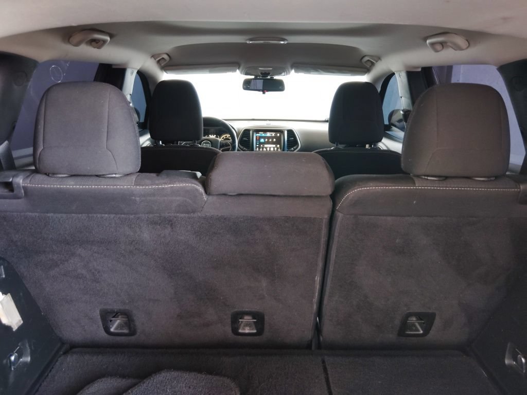 Used 2016 Jeep Cherokee Latitude w/ Comfort & Sound Group FWD image 18