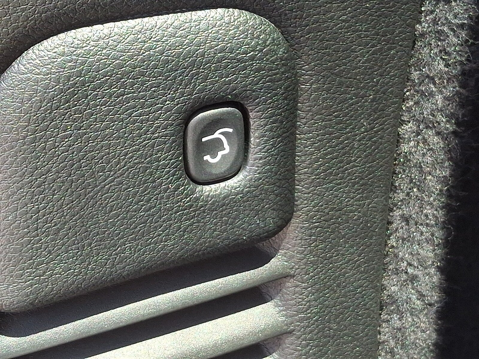 Used 2023 Dodge Durango SRT AWD/4WD image 33