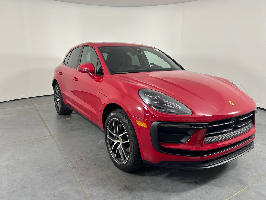 Certified 2025 Porsche Macan AWD/4WD image 9
