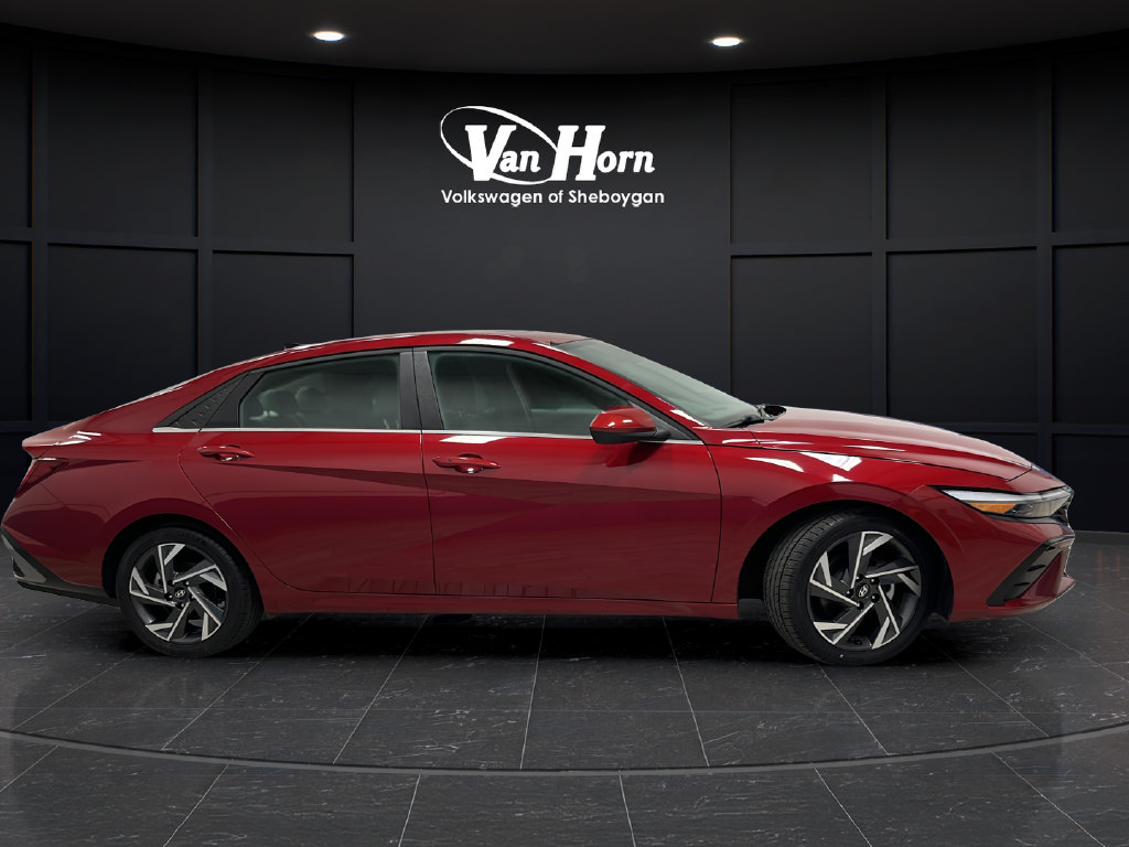 Used 2025 Hyundai Elantra SEL FWD image 8
