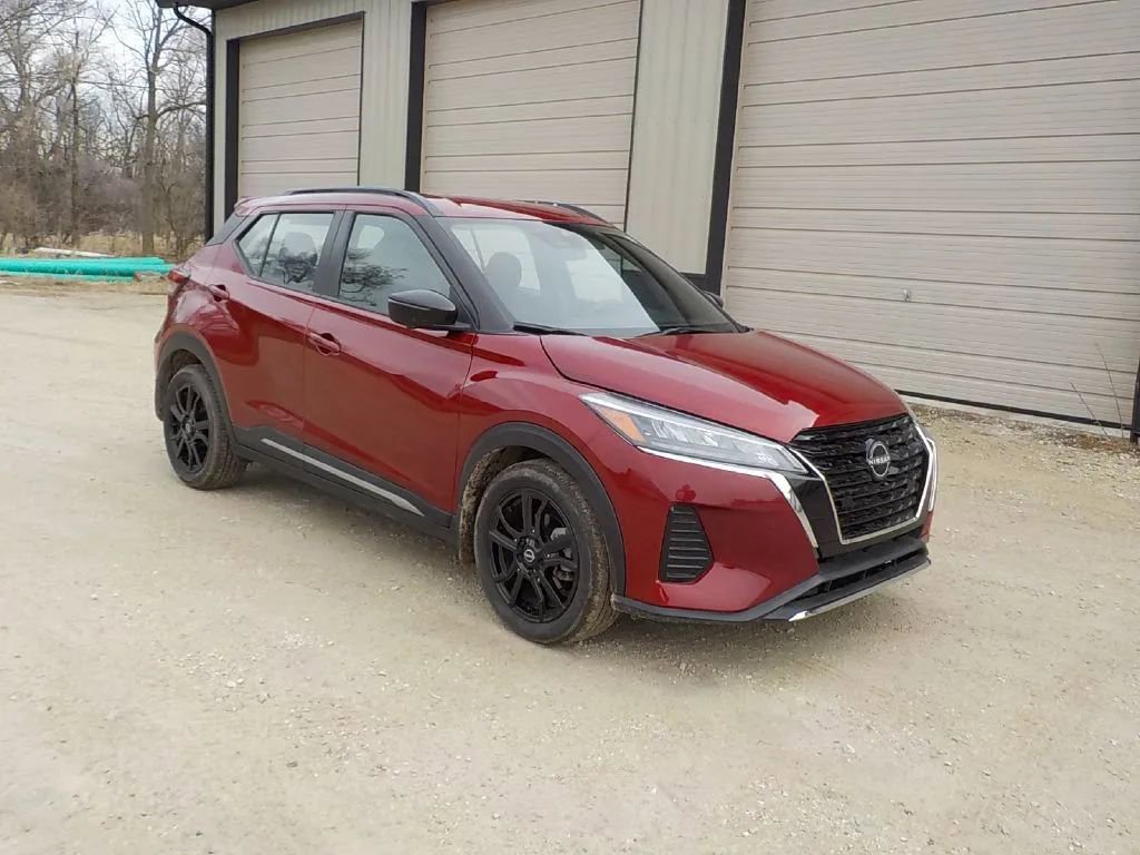 Used 2024 Nissan Kicks SR image 3