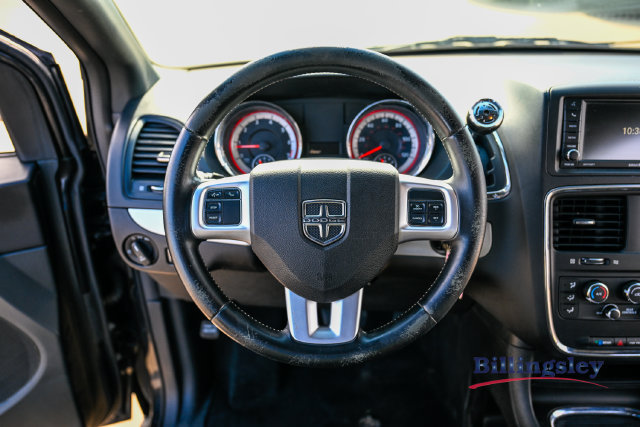 Used 2016 Dodge Grand Caravan SXT w/ UConnect Hands-Free Group FWD image 12