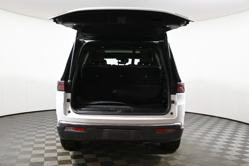 Used 2022 Jeep Wagoneer Series III w/ Premium Group I AWD/4WD image 39