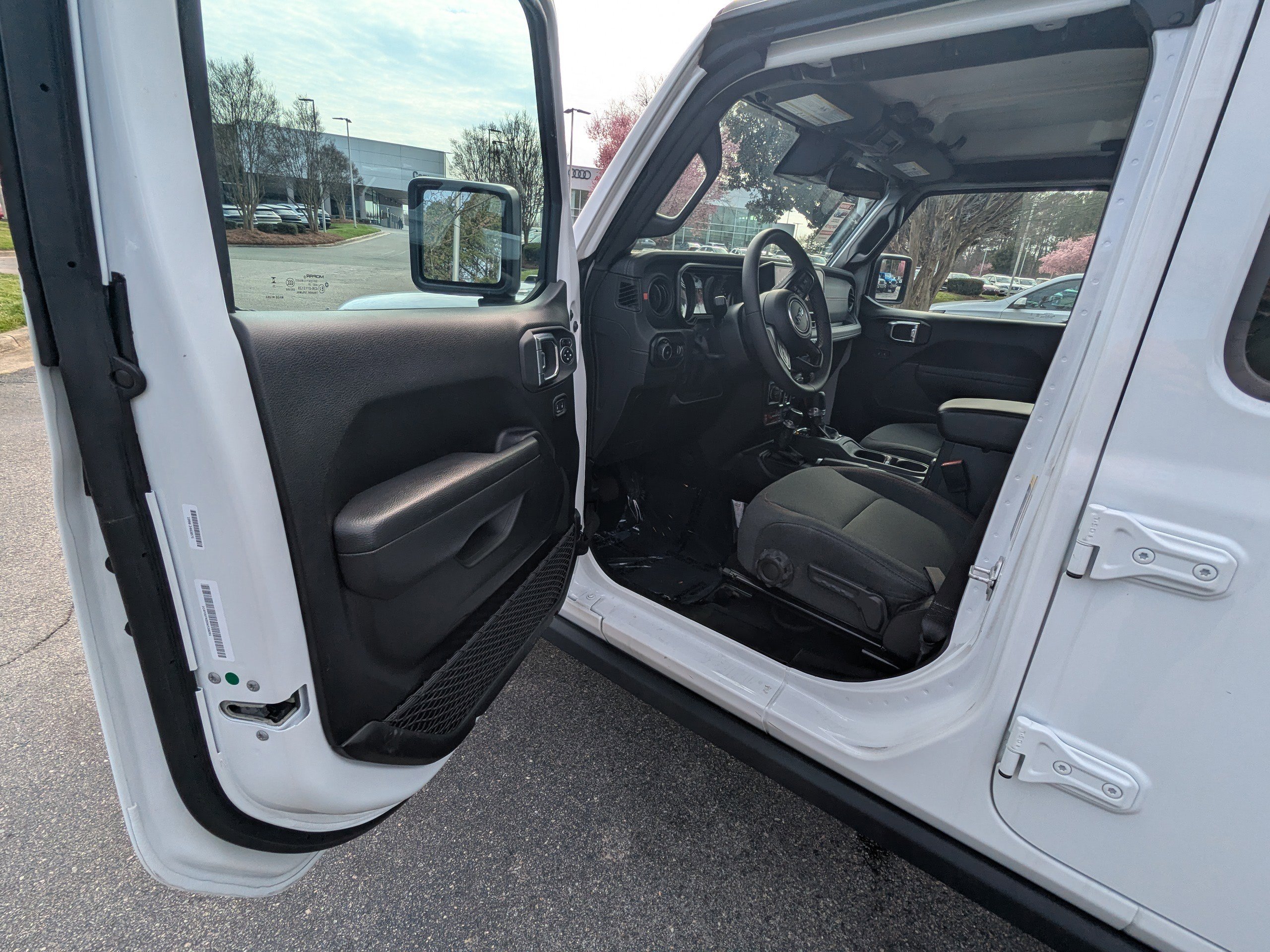 Used 2025 Jeep Wrangler Rubicon image 8