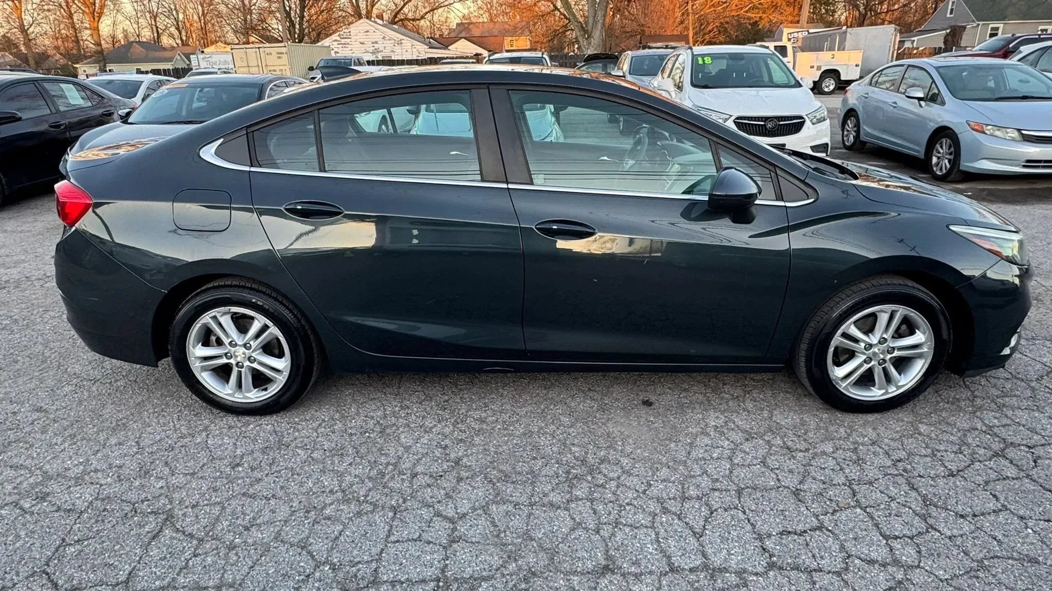 Used 2017 Chevrolet Cruze LT w/ Convenience Package FWD image 6