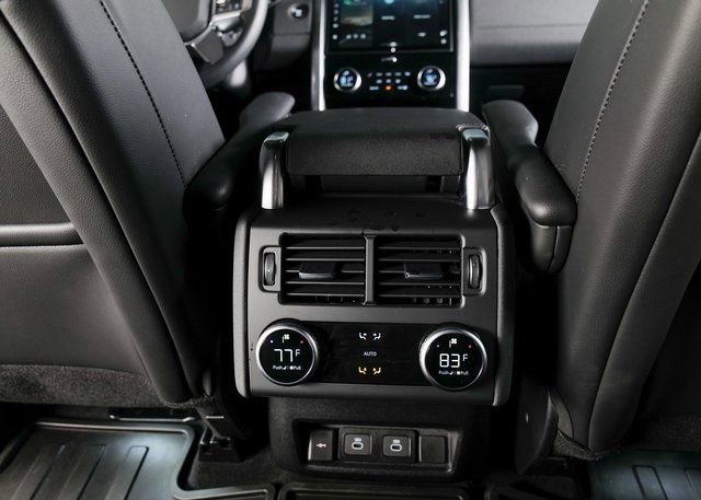 Used 2025 Land Rover Discovery S image 22