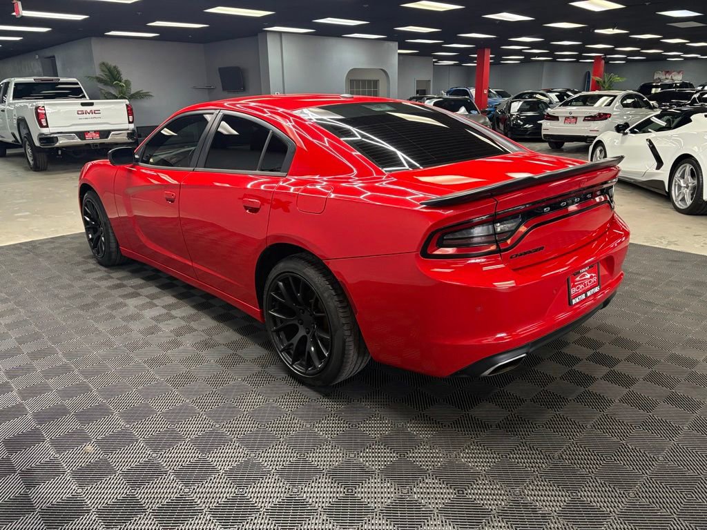 Used 2018 Dodge Charger SXT w/ Blacktop Package RWD image 8