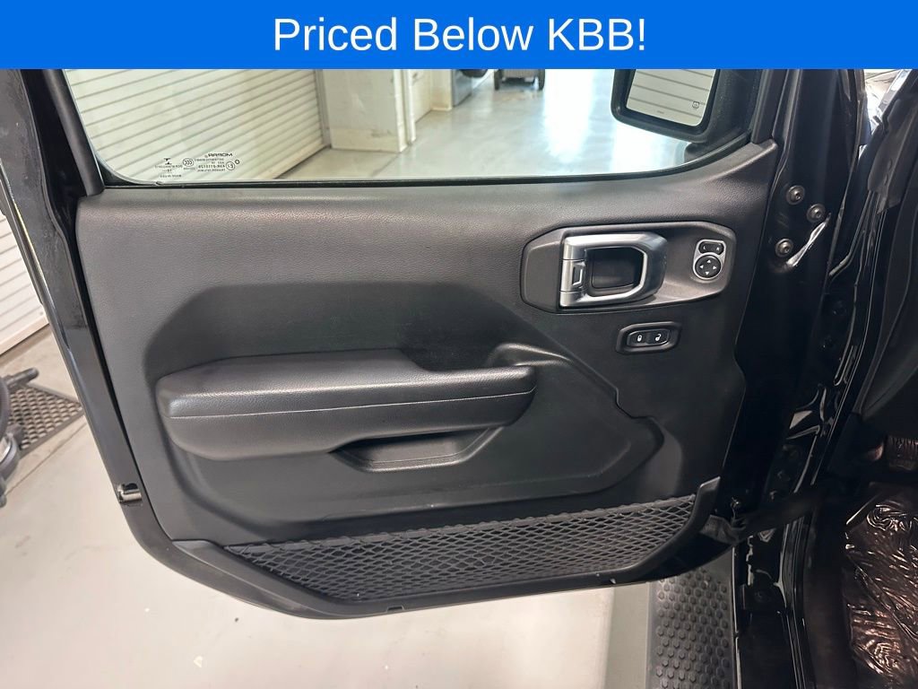 Used 2018 Jeep Wrangler Sport image 9