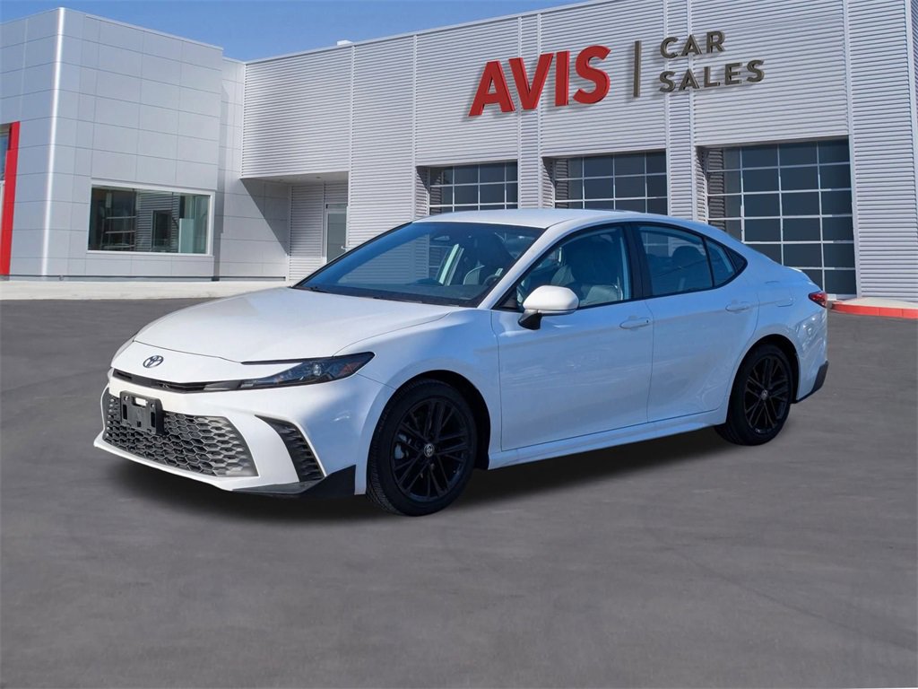 Used 2025 Toyota Camry SE image 1