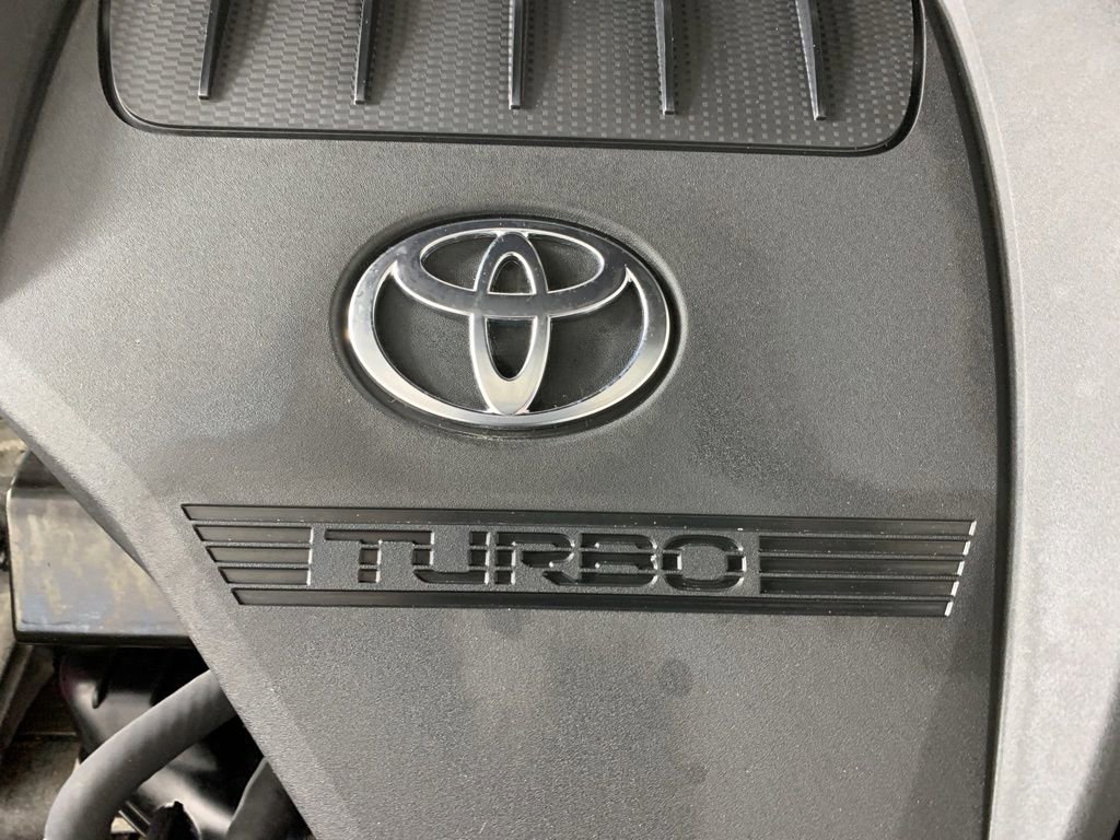 Used 2024 Toyota Highlander LE AWD/4WD image 42
