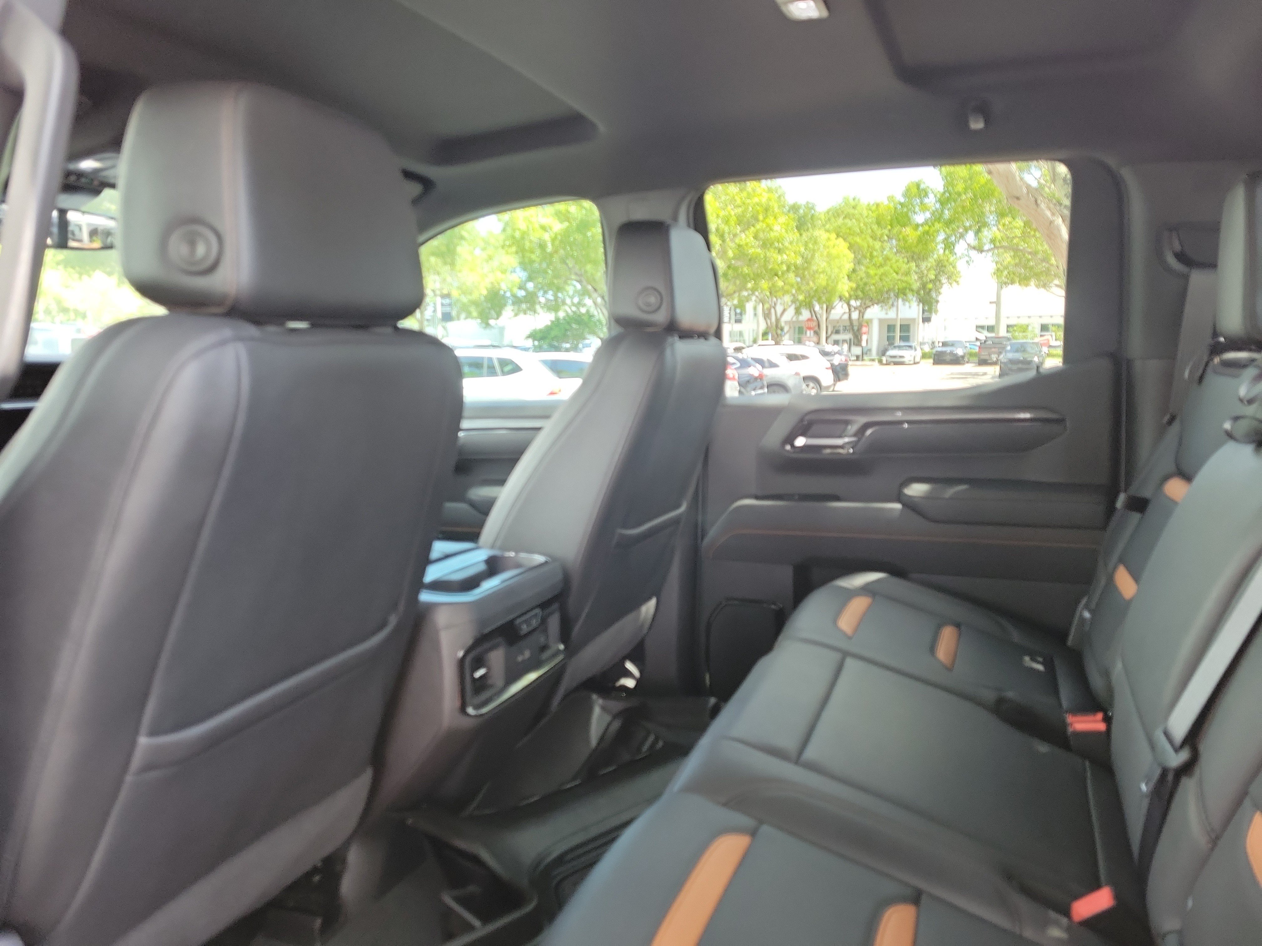 Used 2025 GMC Sierra 1500 AT4 w/ AT4 Premium Package AWD/4WD image 10