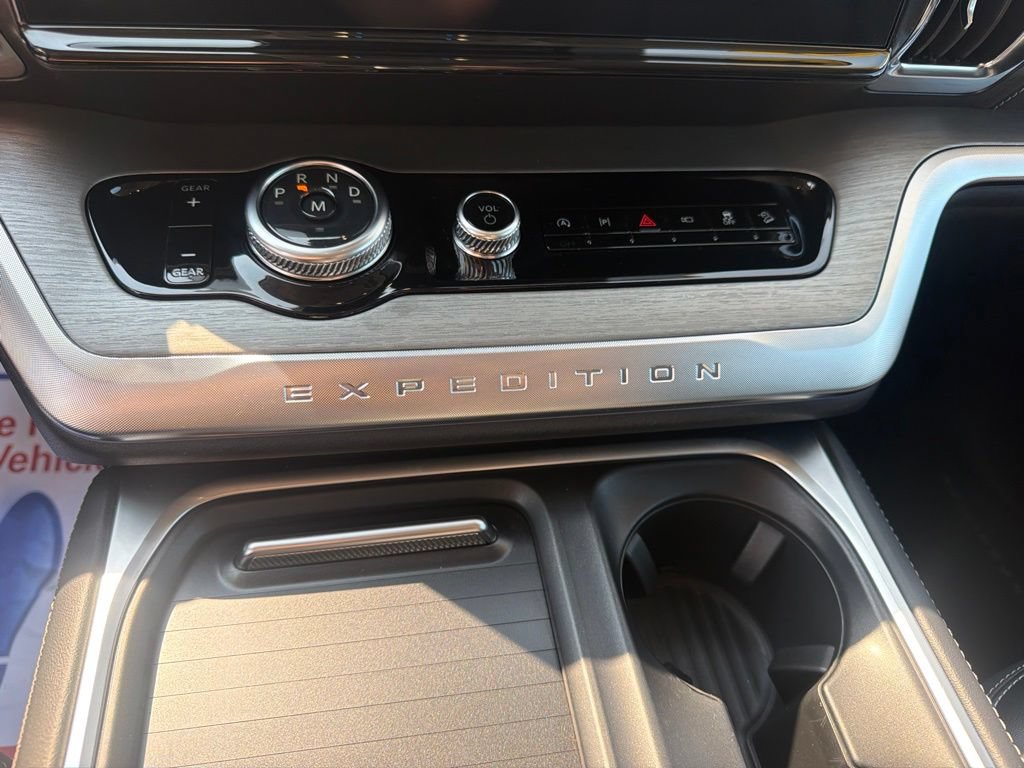 Used 2025 Ford Expedition Platinum AWD/4WD image 33