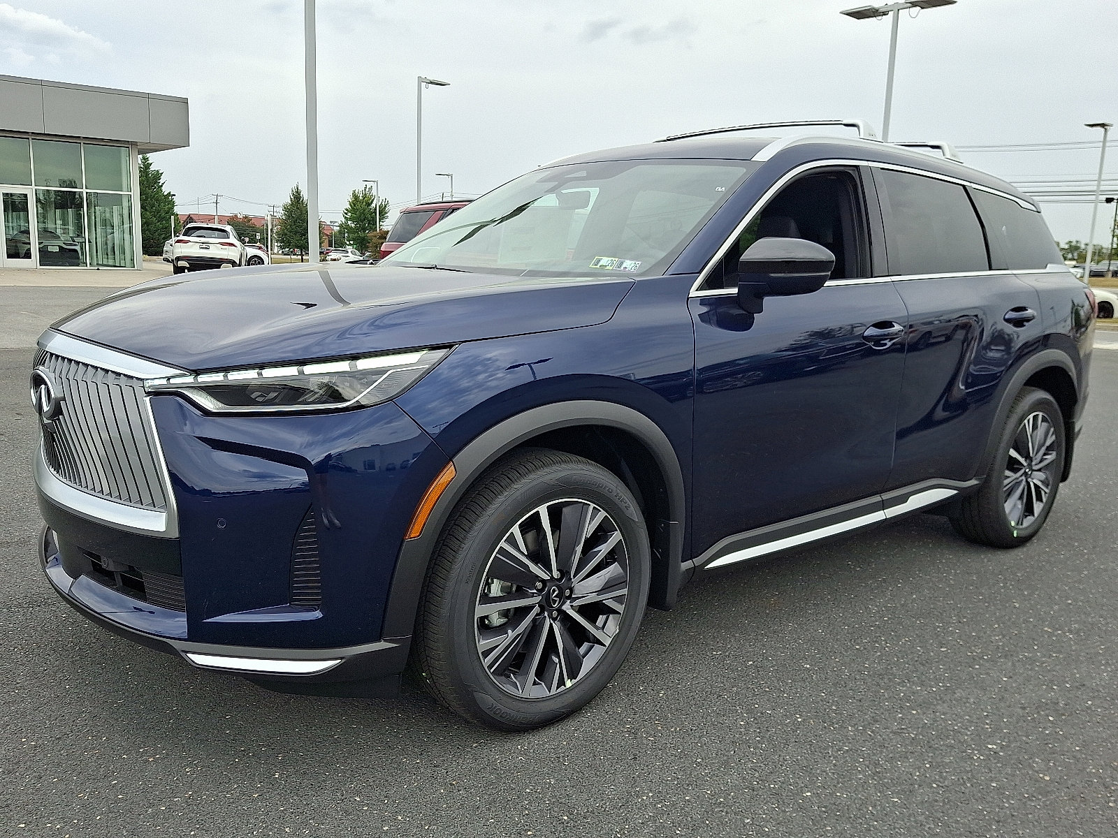 New 2026 INFINITI QX60 Luxe w/ Cargo Package image 2