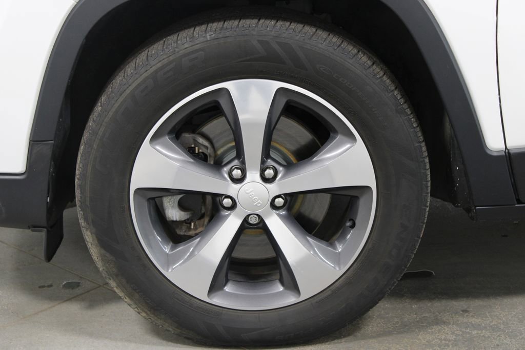 Used 2019 Jeep Cherokee Limited AWD/4WD image 18