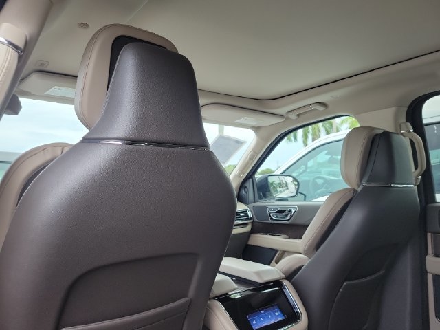 Used 2023 Lincoln Navigator Reserve RWD image 10