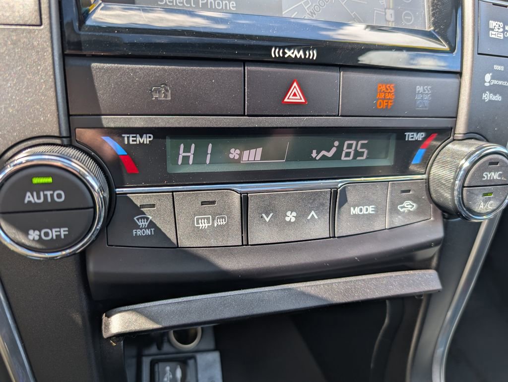 Used 2016 Toyota Camry XSE w/ Moonroof Package FWD image 23