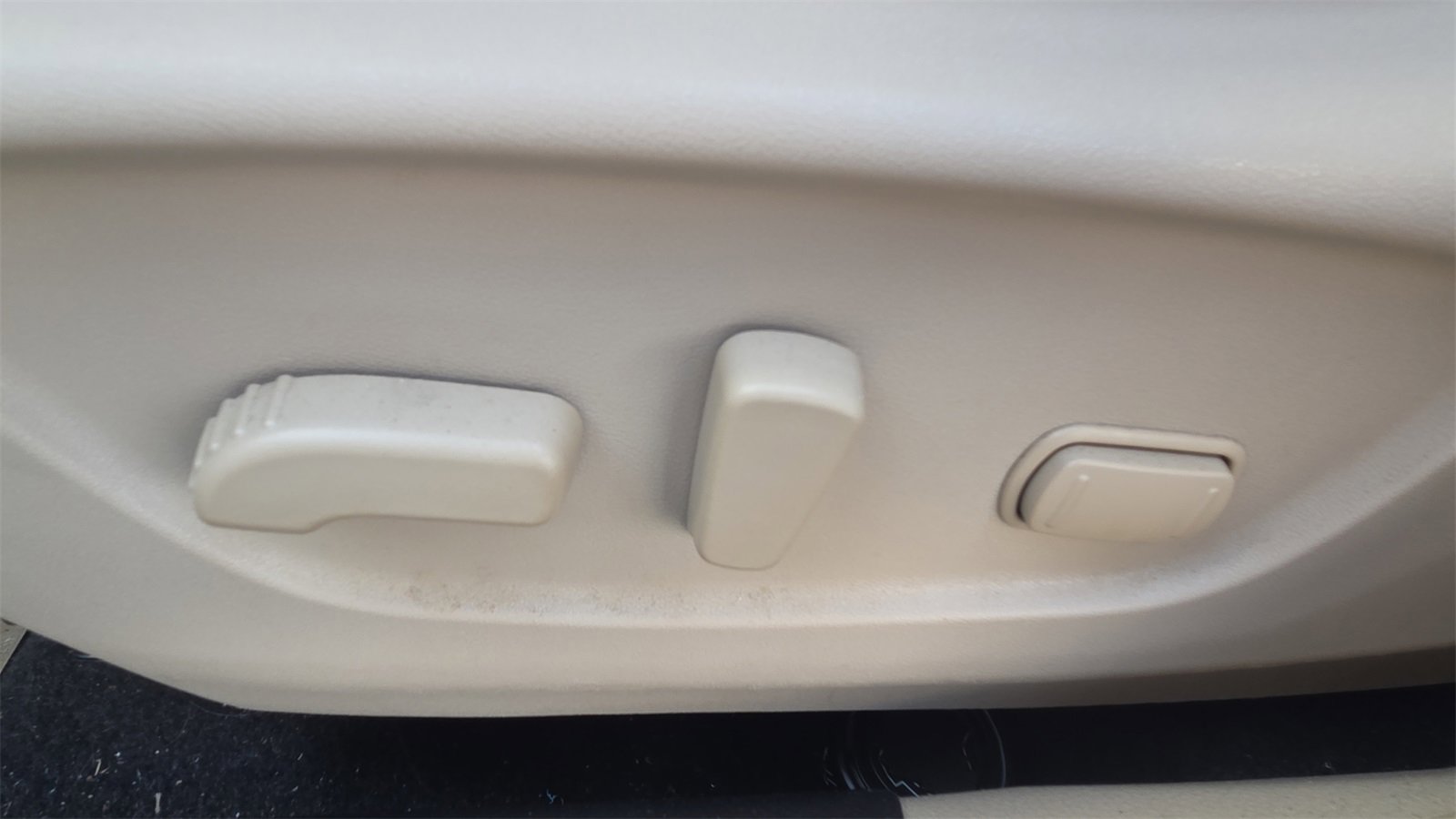 Used 2018 Nissan Rogue SV image 31