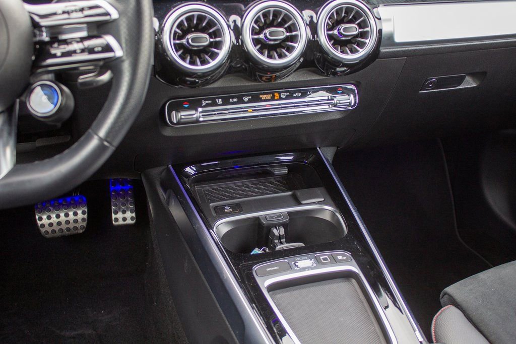 Used 2025 Mercedes-Benz GLB 35 AMG 4MATIC image 21