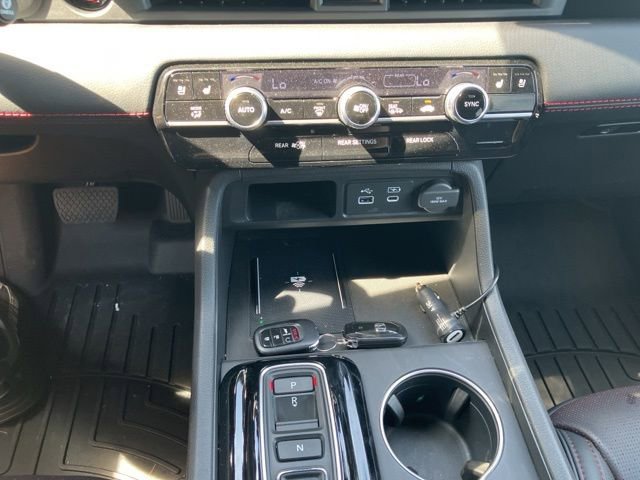Used 2025 Honda Pilot Black Edition image 17