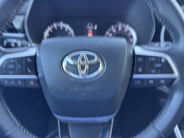 Used 2022 Toyota Highlander LE image 19