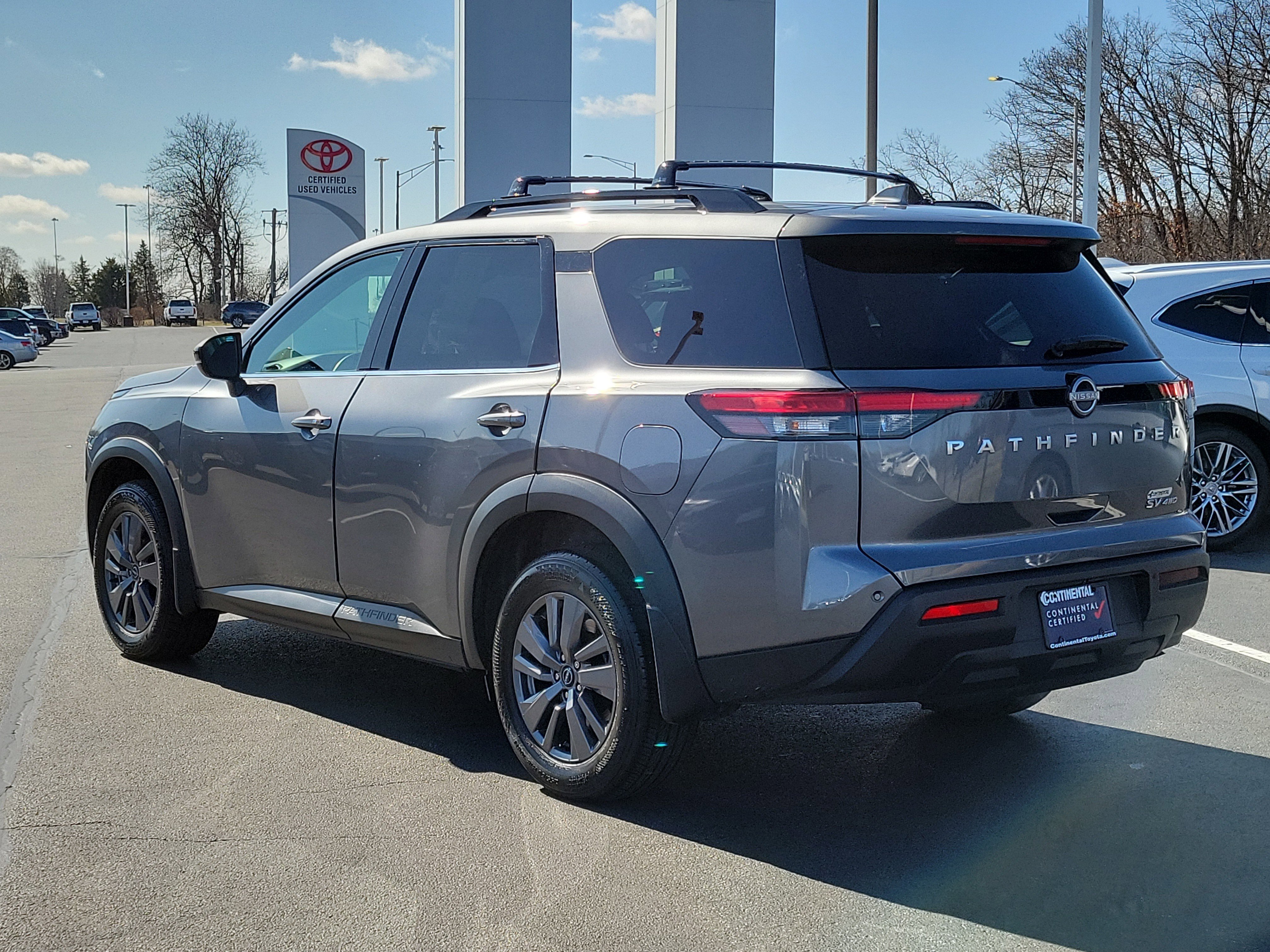 Used 2024 Nissan Pathfinder SV image 4